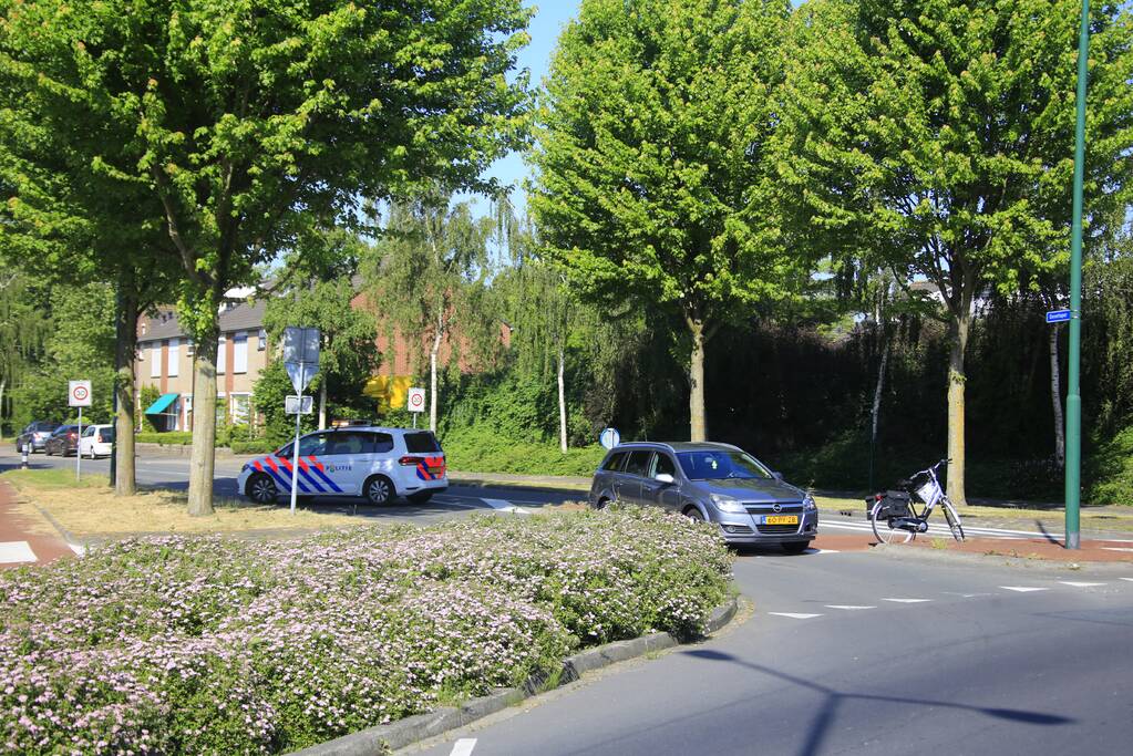Fietsster gewond na aanrijding met auto