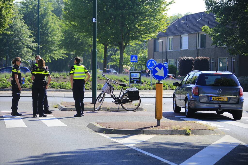 Fietsster gewond na aanrijding met auto