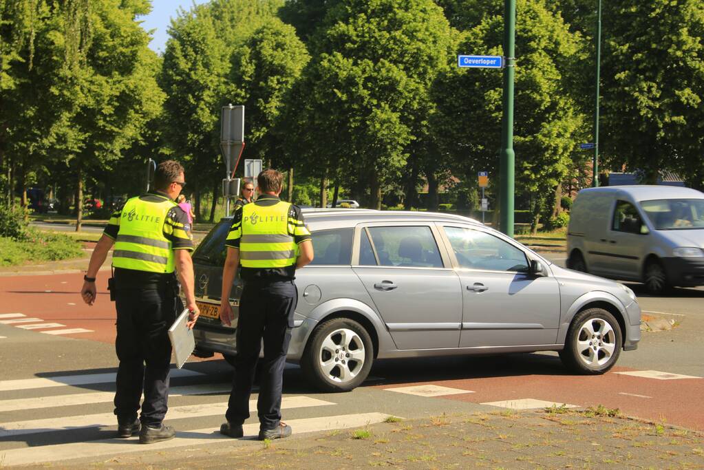 Fietsster gewond na aanrijding met auto