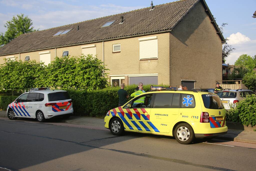 Brommerrijdster gewond na botsing met auto
