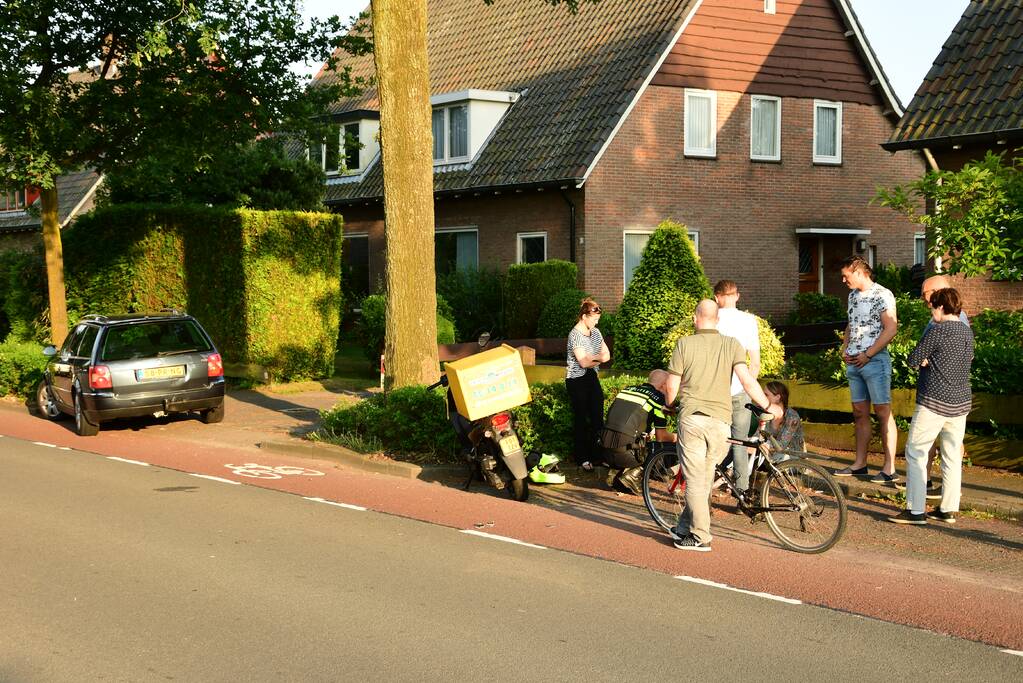 Pizzabezorger knalt achterop remmende automobilist