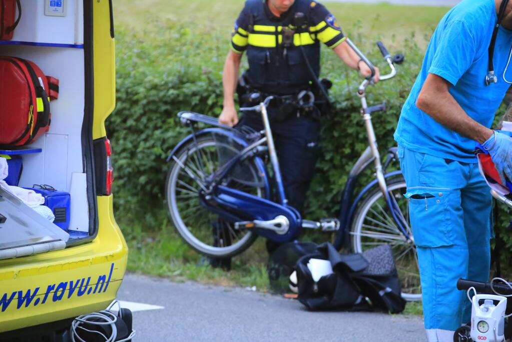 Overstekende fietser aangereden door auto