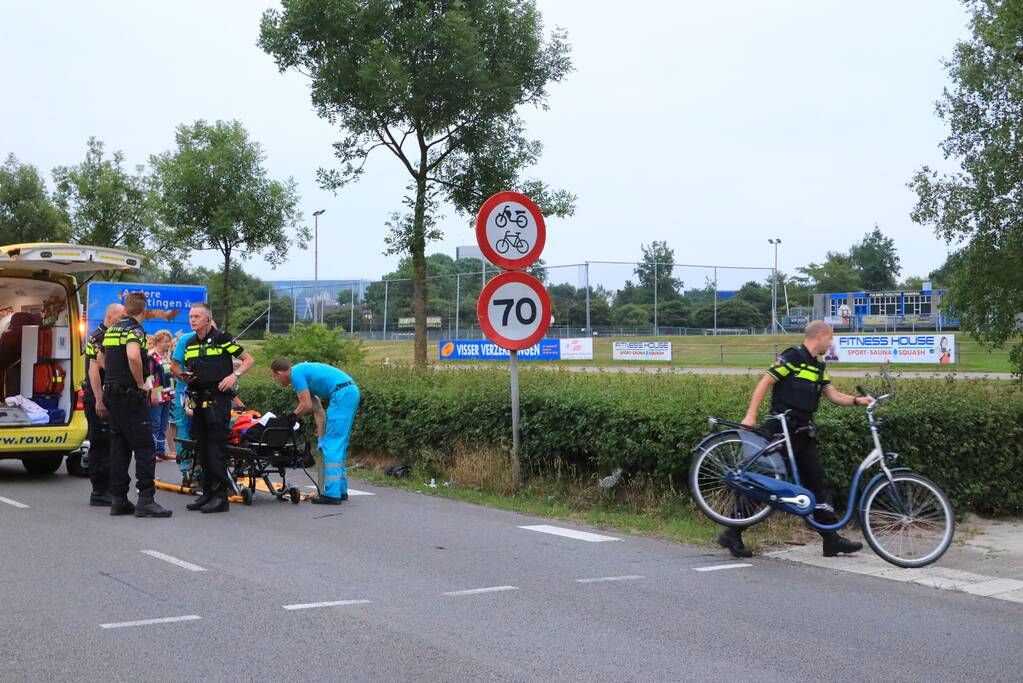Overstekende fietser aangereden door auto