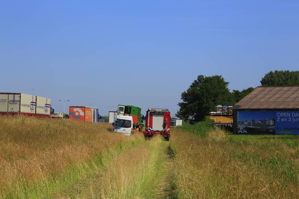 Gaslek na boorwerkzaamheden langs snelweg