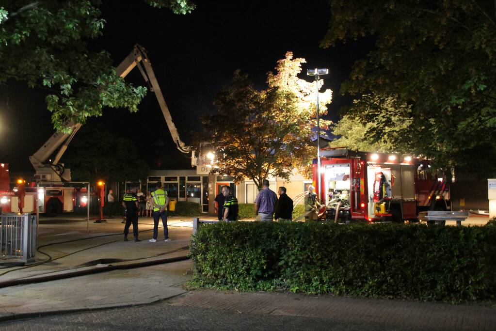 Brandweer blust grote brand in schoolgebouw