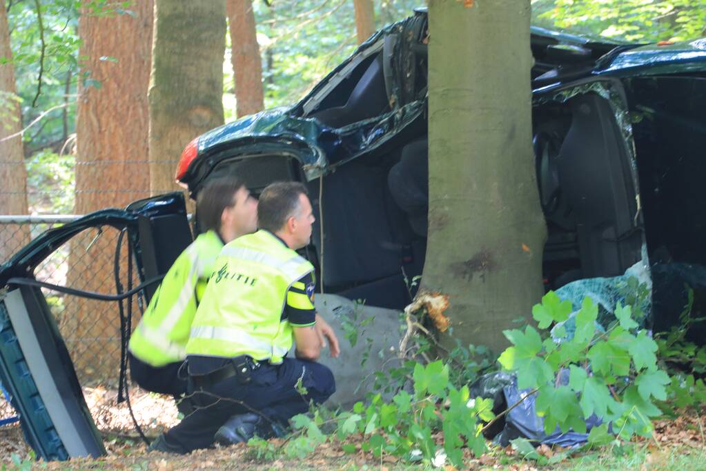 Twee personen zwaargewond na vermoedelijk straatrace