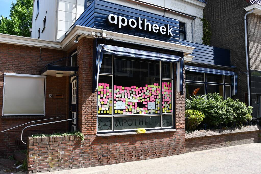 Al ruim 300 ideeën voor Apotheek op ramen geplakt
