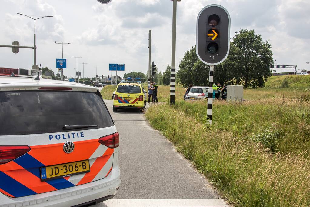 Bestuurster botst op leswagen
