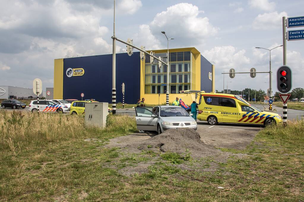 Bestuurster botst op leswagen