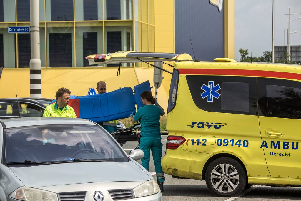 Bestuurster botst op leswagen