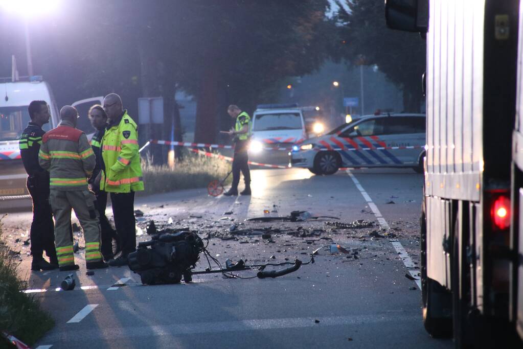 UPDATE: Dode na frontale botsing met vrachtwagen