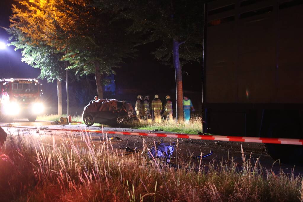 UPDATE: Dode na frontale botsing met vrachtwagen