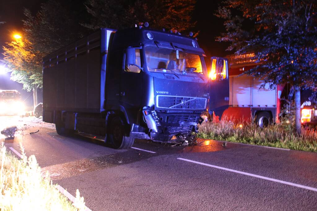 UPDATE: Dode na frontale botsing met vrachtwagen