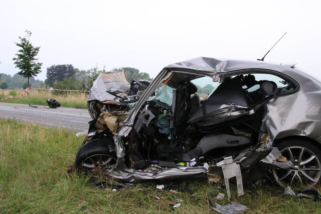 UPDATE: Dode na frontale botsing met vrachtwagen