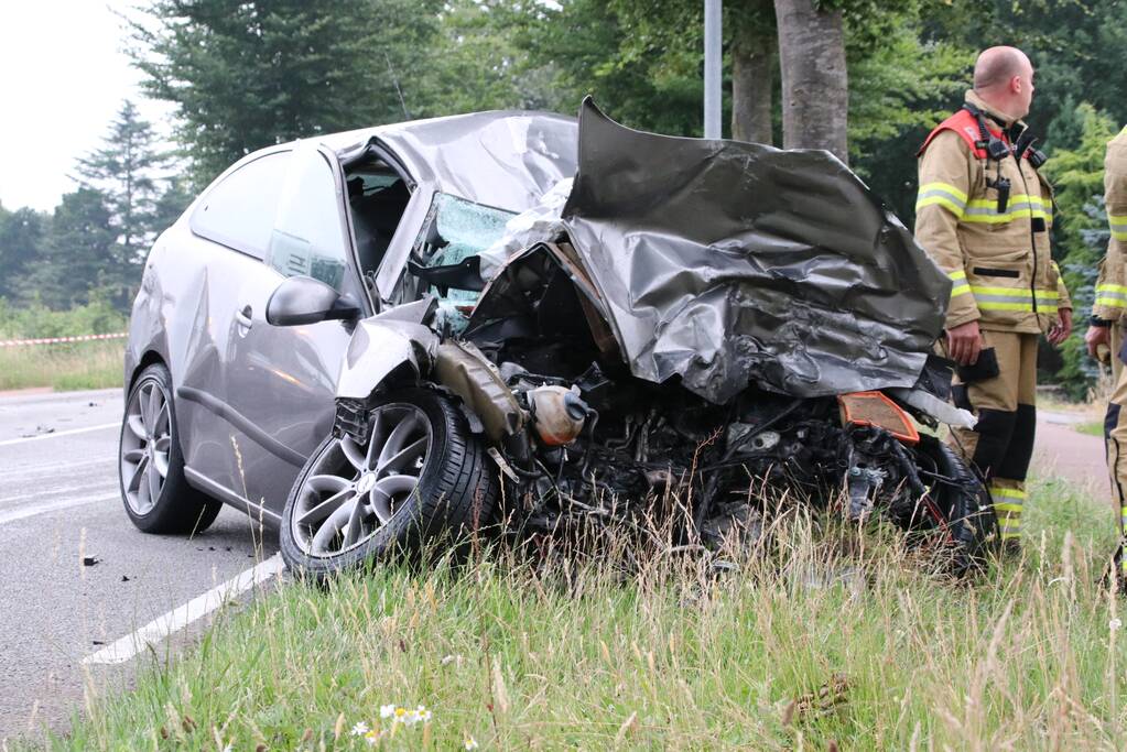 UPDATE: Dode na frontale botsing met vrachtwagen