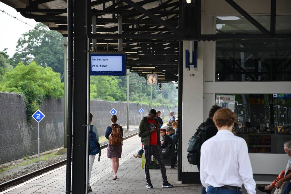 Aanhouding na bommelding op station