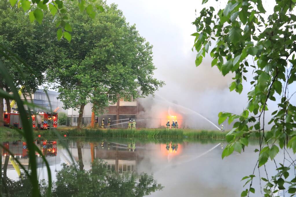 Grote brand in DHL-depot