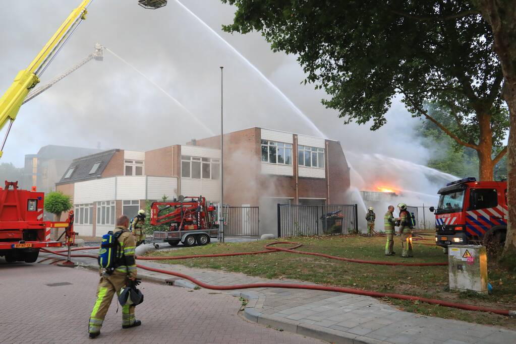 Grote brand in DHL-depot