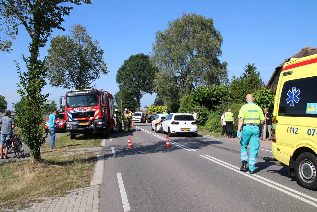 Flinke schade bij kop-staartbotsing tussen drie voertuigen