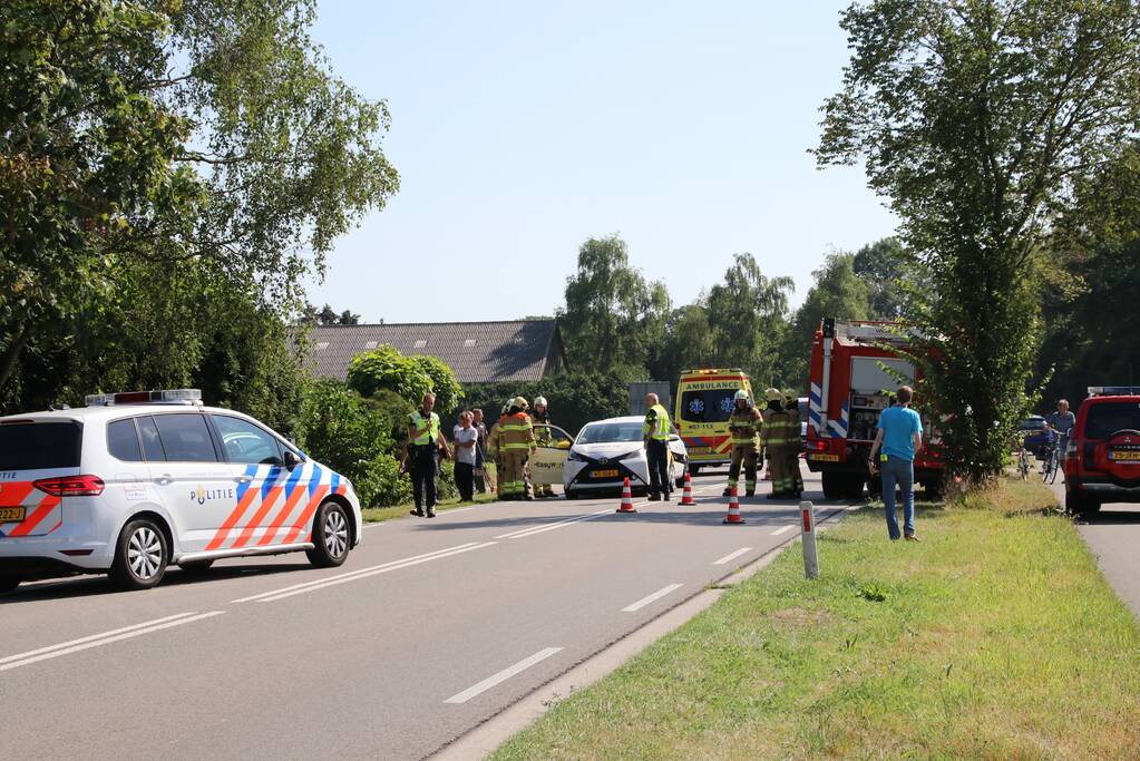 Flinke schade bij kop-staartbotsing tussen drie voertuigen