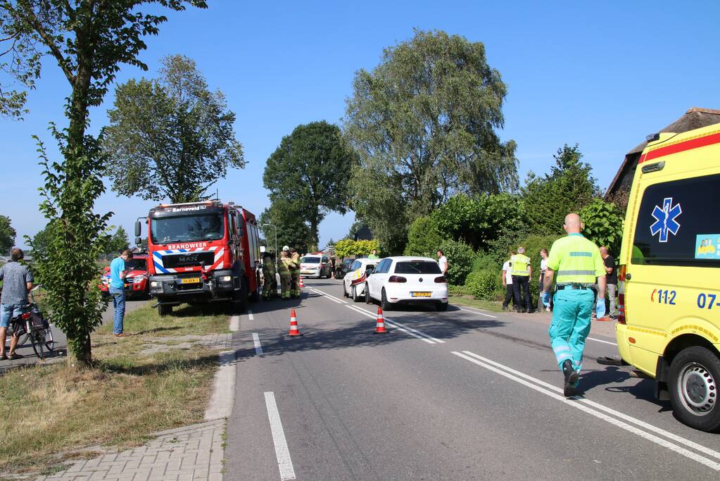 Flinke schade bij kop-staartbotsing tussen drie voertuigen