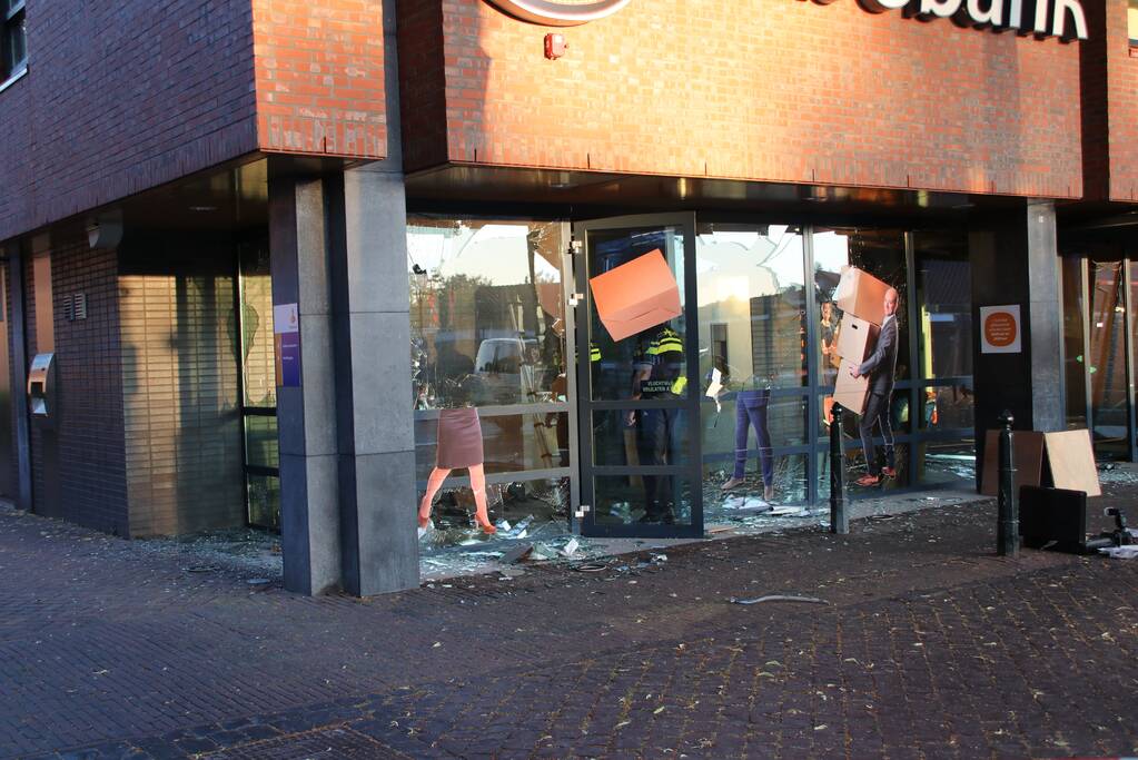 Harde knallen bij plofkraak Rabobank