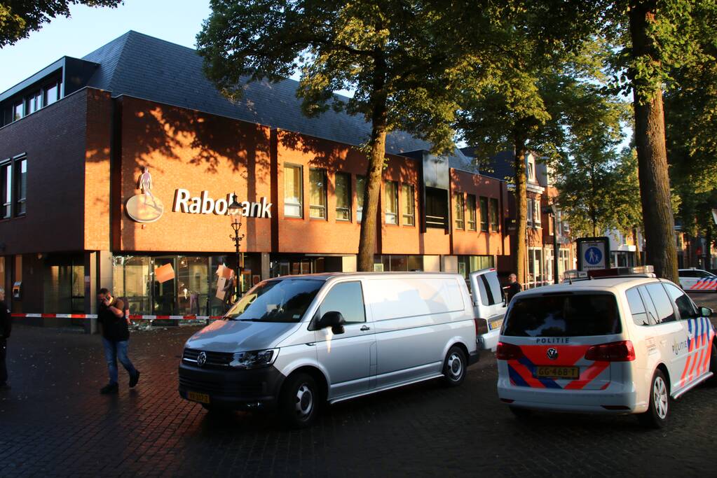 Harde knallen bij plofkraak Rabobank