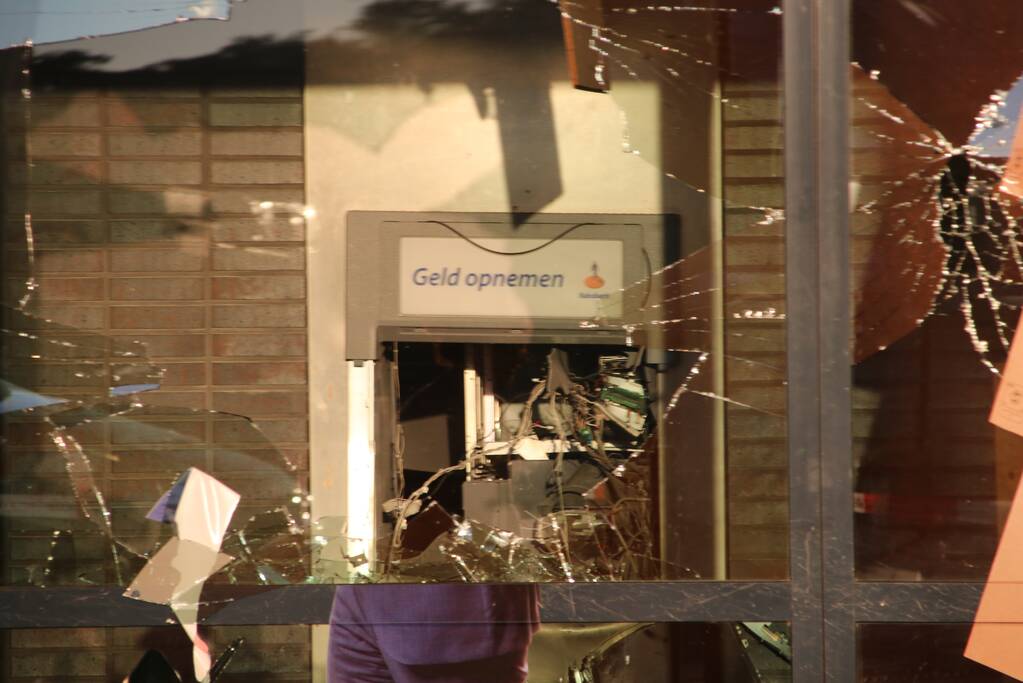 Harde knallen bij plofkraak Rabobank