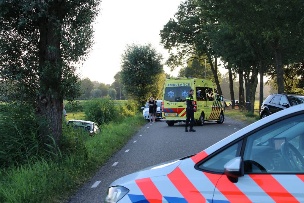 Dronken bestuurder belandt in de sloot