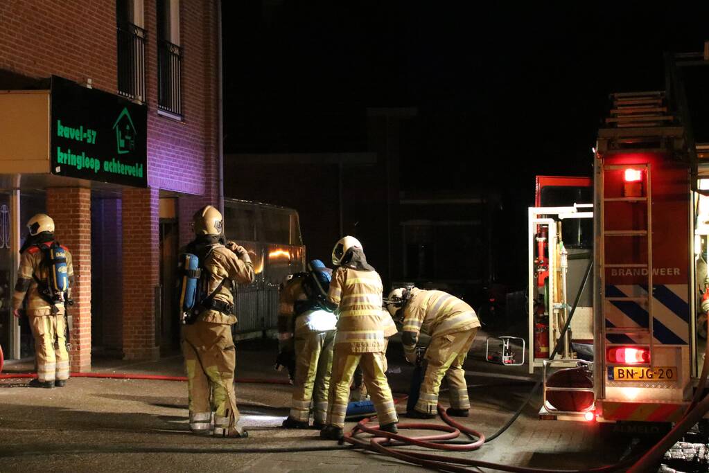 Uitslaande woningbrand boven winkel