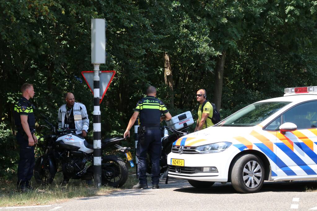Twee lesmotoren komen tijdens rijles met elkaar in botsing