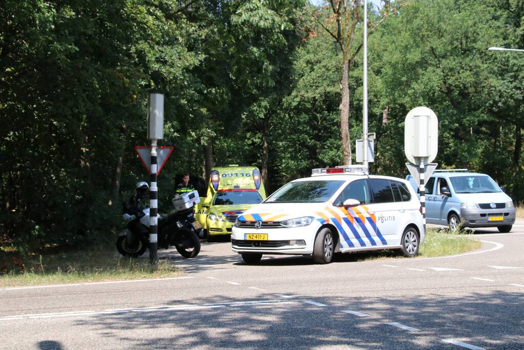 Twee lesmotoren komen tijdens rijles met elkaar in botsing