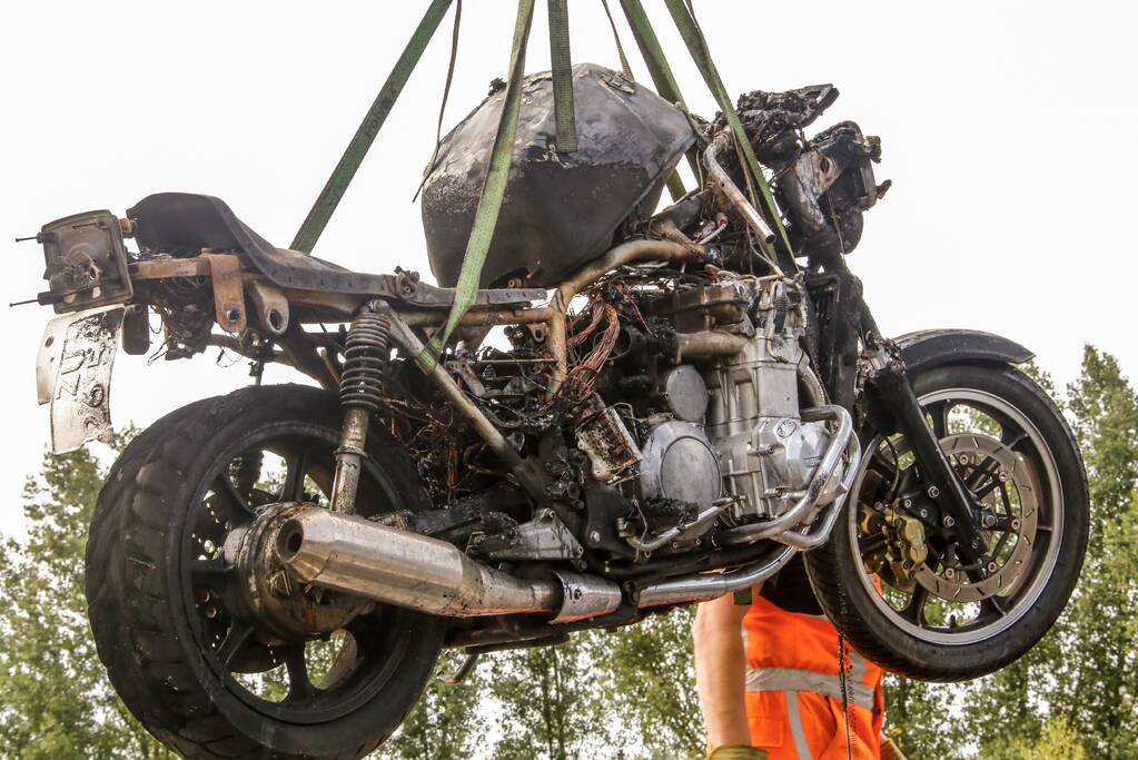 Kawasaki motor brandt volledig uit