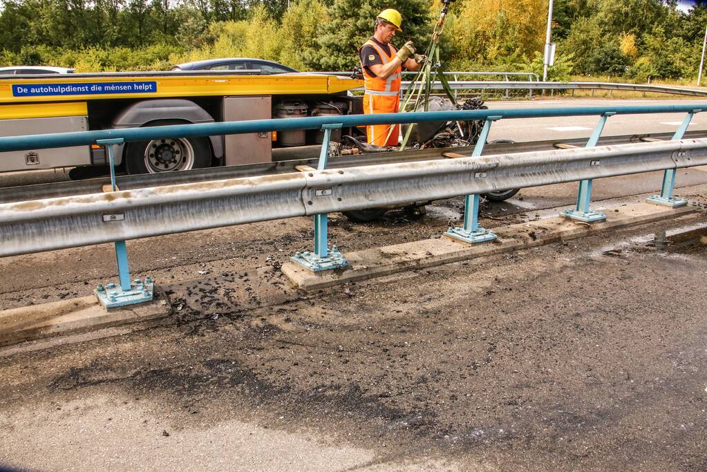 Kawasaki motor brandt volledig uit