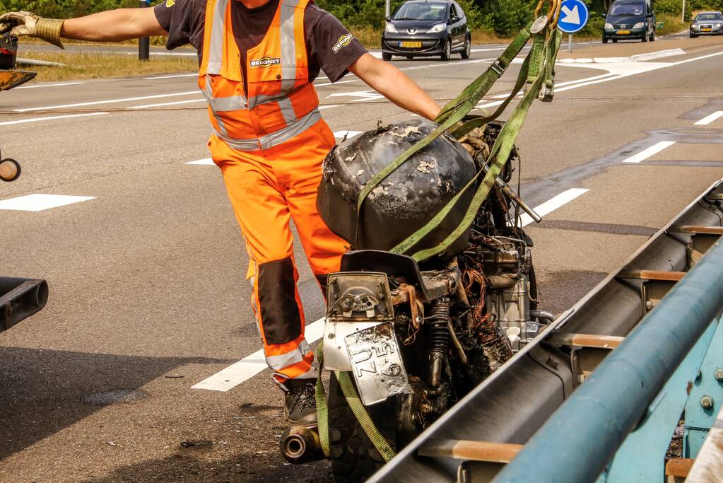 Kawasaki motor brandt volledig uit