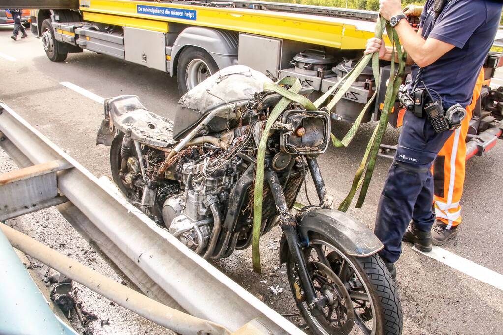 Kawasaki motor brandt volledig uit