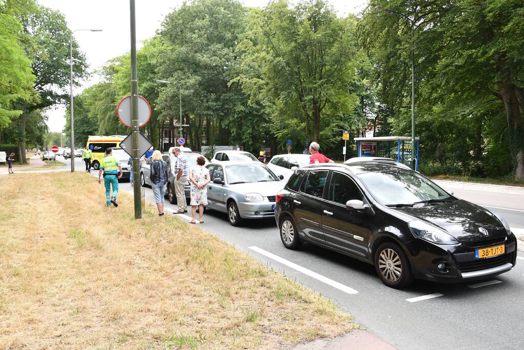 Vijf auto's beschadigd bij kettingbotsing