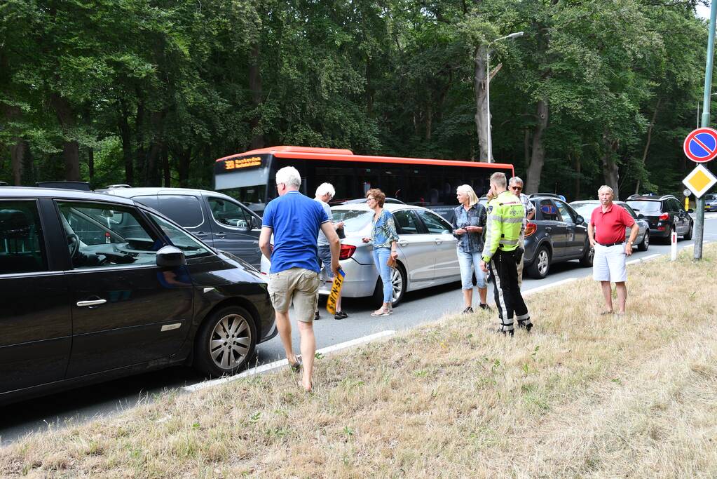 Vijf auto's beschadigd bij kettingbotsing