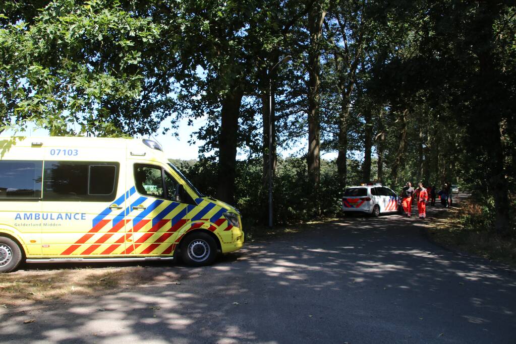 Vrouw zwaargewond na val van paard