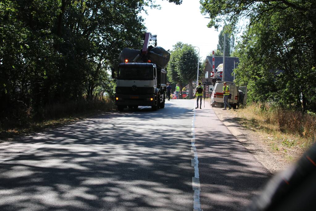 Gebroken bovenleiding zorgt voor brand bij spoorlijn