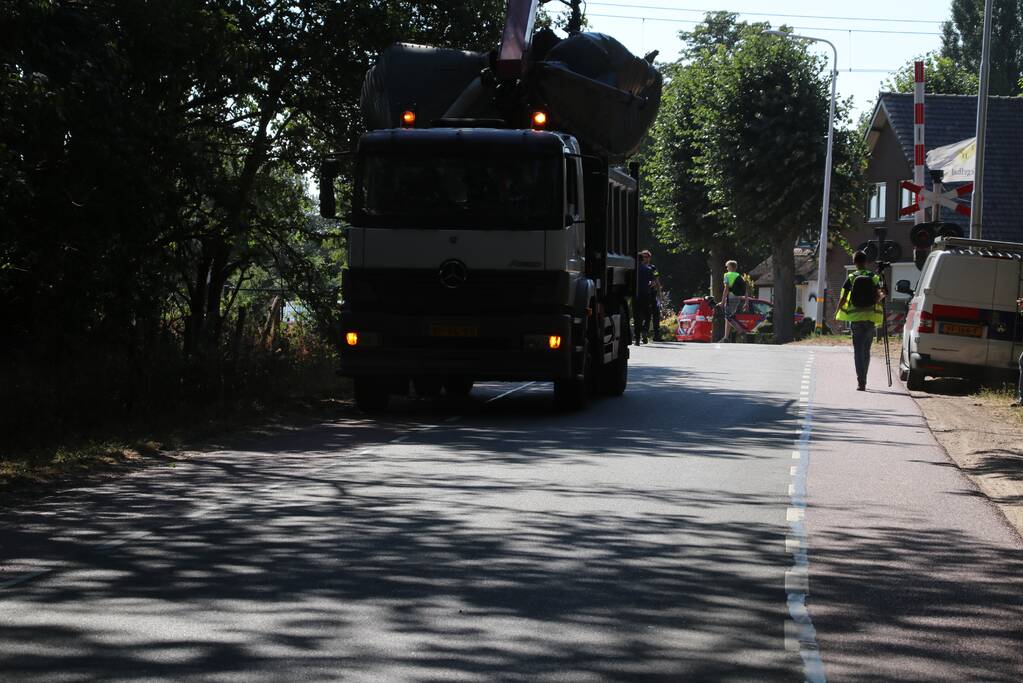 Gebroken bovenleiding zorgt voor brand bij spoorlijn