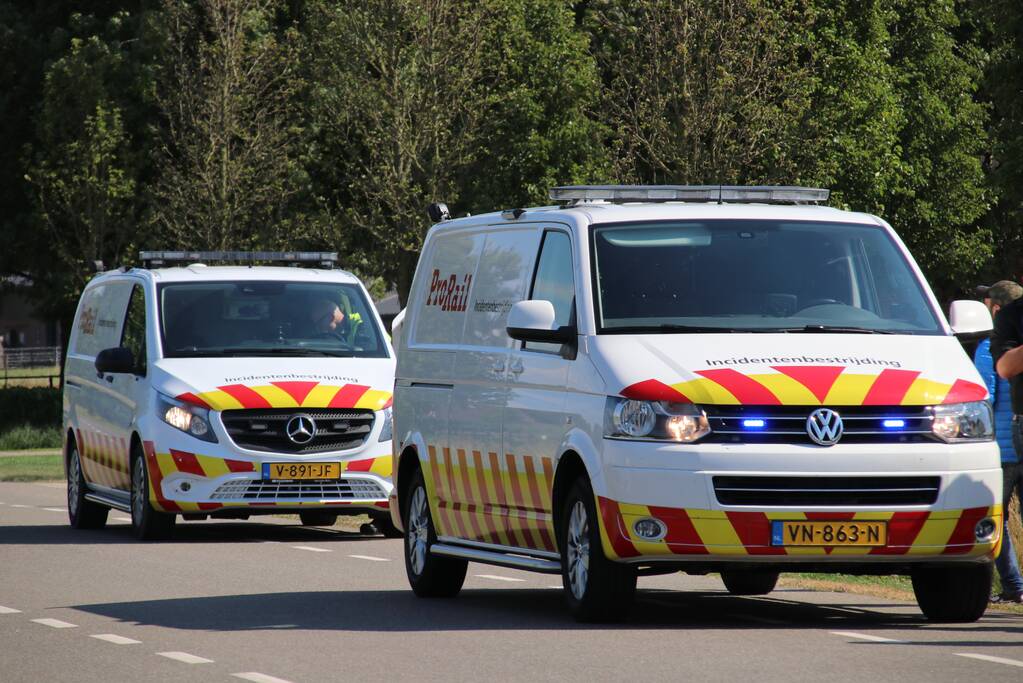 Gebroken bovenleiding zorgt voor brand bij spoorlijn