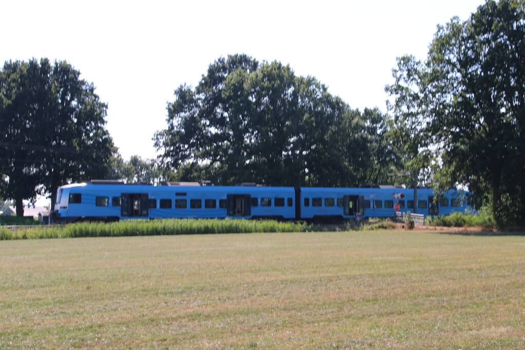 Gebroken bovenleiding zorgt voor brand bij spoorlijn