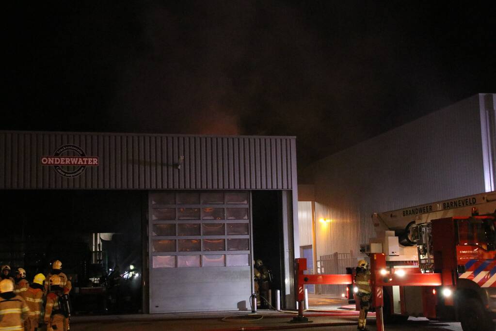 Felle brand verwoest vrachtwagen restauratiebedrijf
