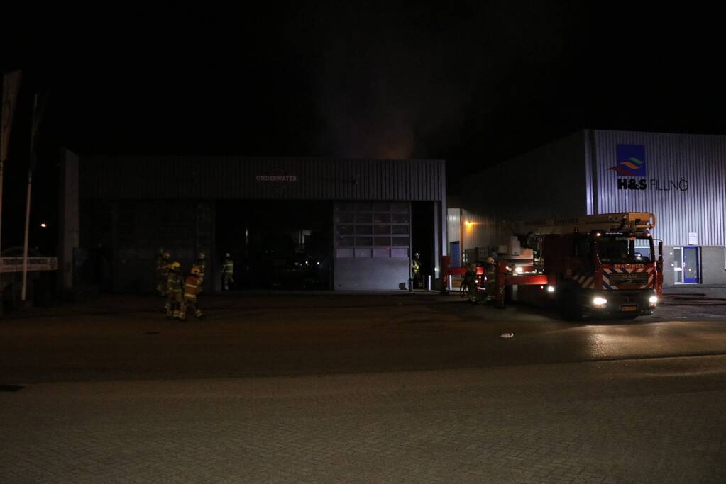 Felle brand verwoest vrachtwagen restauratiebedrijf