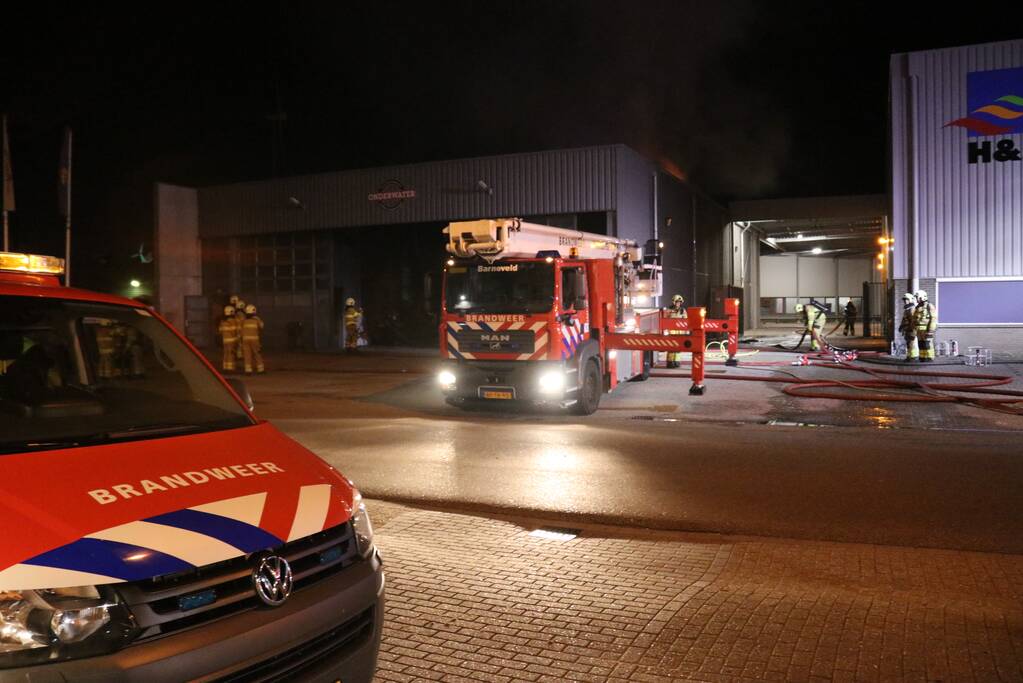 Felle brand verwoest vrachtwagen restauratiebedrijf