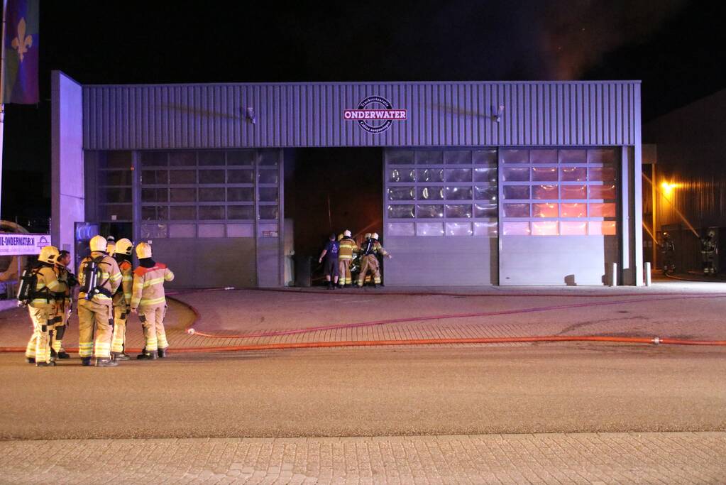 Felle brand verwoest vrachtwagen restauratiebedrijf