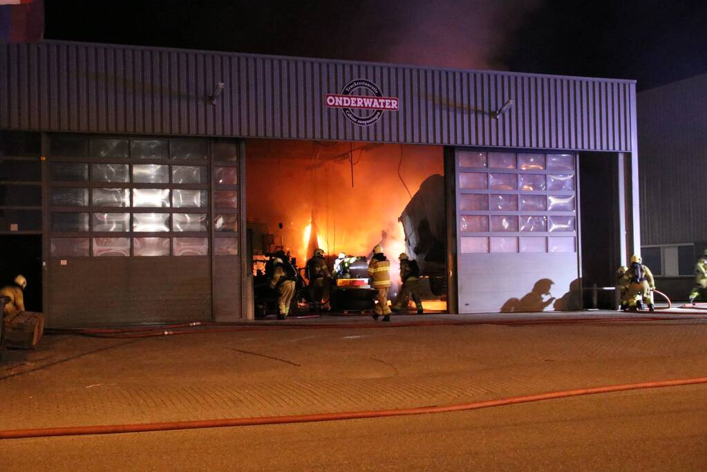 Felle brand verwoest vrachtwagen restauratiebedrijf