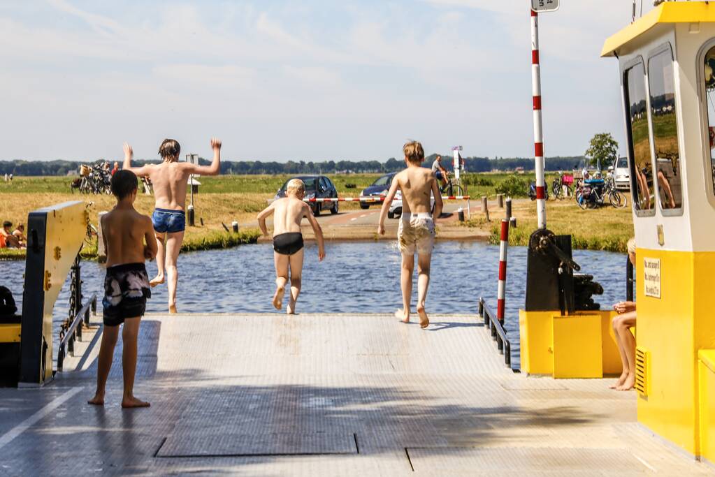 Warme weer zorgt voor drukte in en aan de Eem