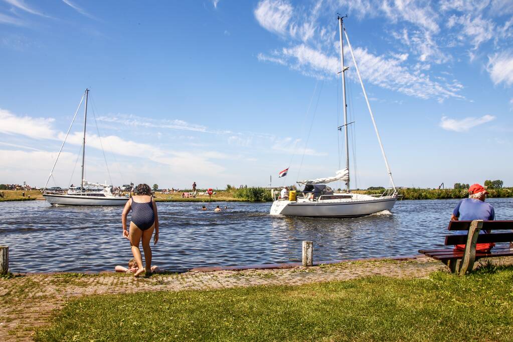 Warme weer zorgt voor drukte in en aan de Eem